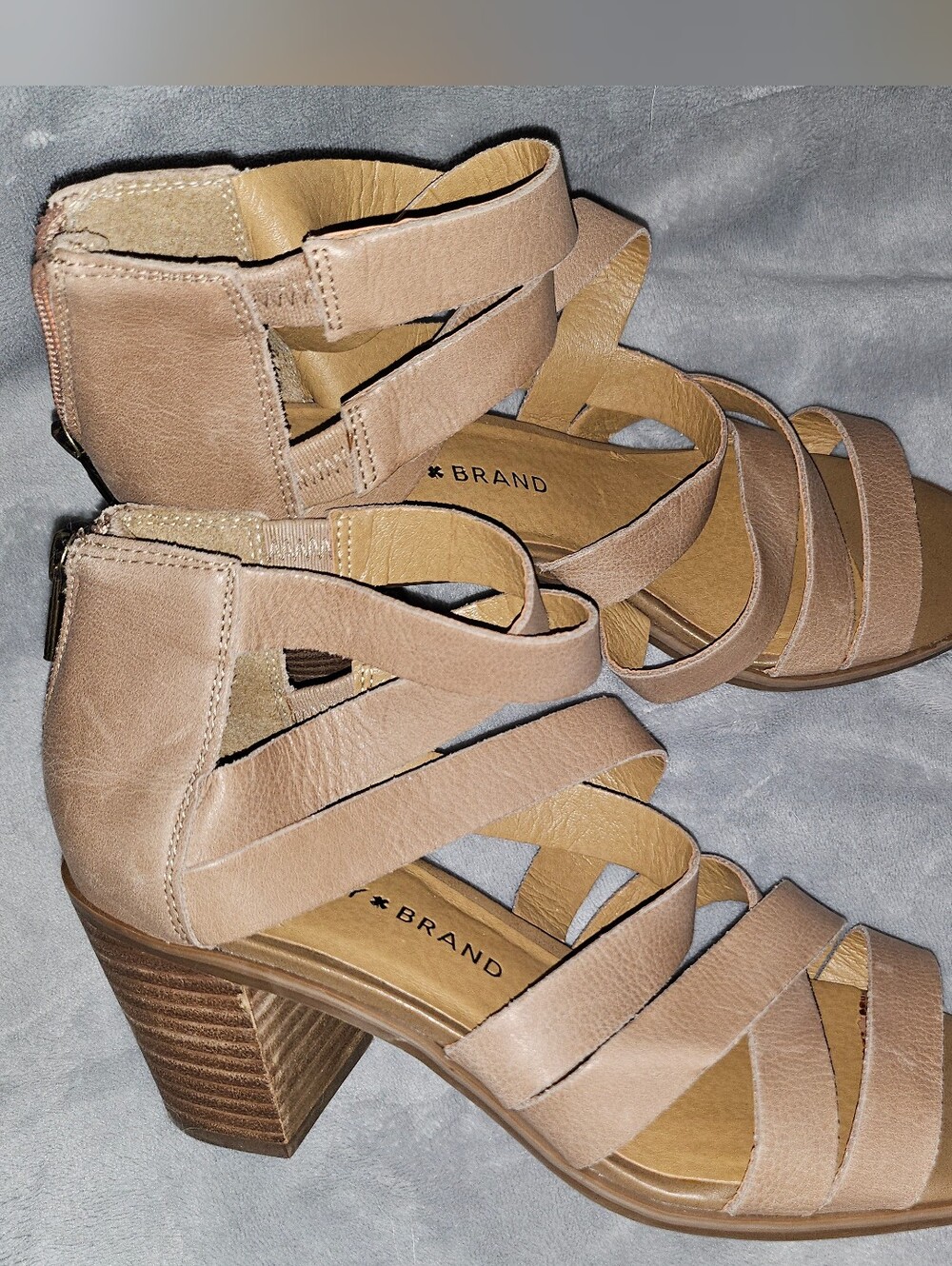 Lucky Brand Tan Strappy Block Heel Sandals 🌸
